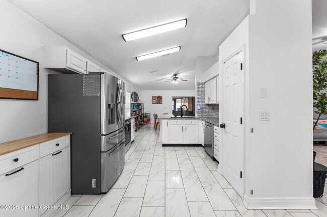 Building Photo - 301 Wishing Well Cir SW