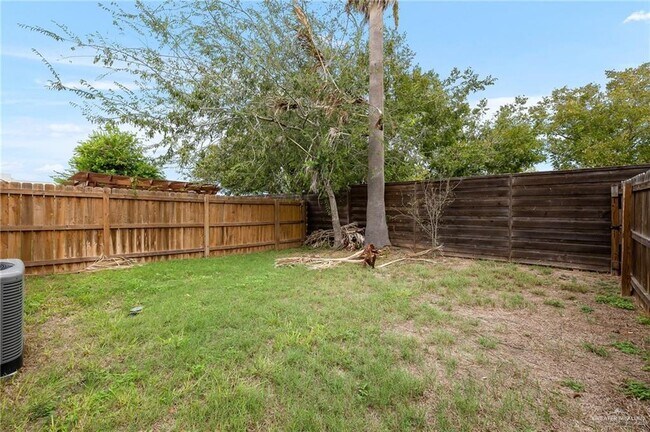 Building Photo - 2323 Corales St