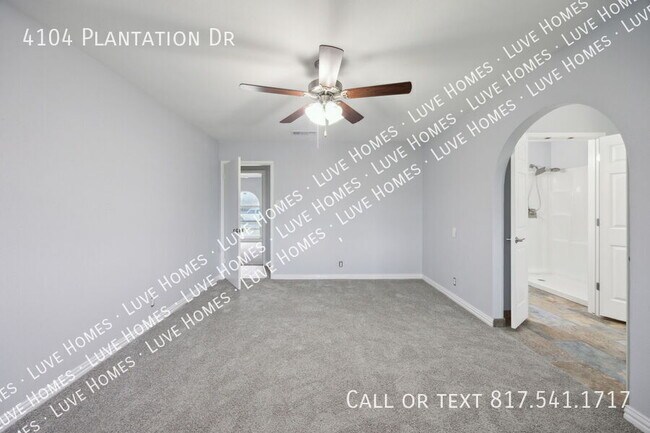 Building Photo - 4104 Plantation Dr