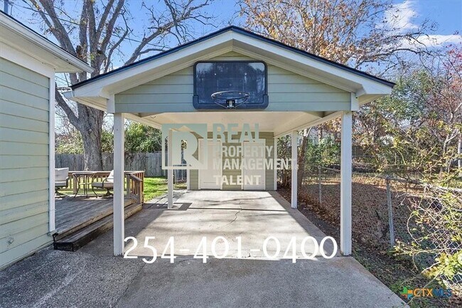 Building Photo - COMING SOON!!  This charming bungalow-styl...