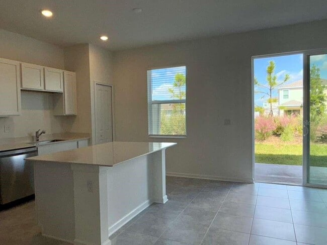 Building Photo - 2473 Skyline Lp