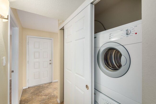 Building Photo - Remodeled 2-Bedroom, 2-Bath Condo in Prime Scottsdale Location