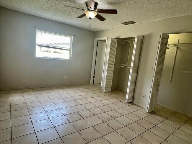 Building Photo - 2120 Outer Dr