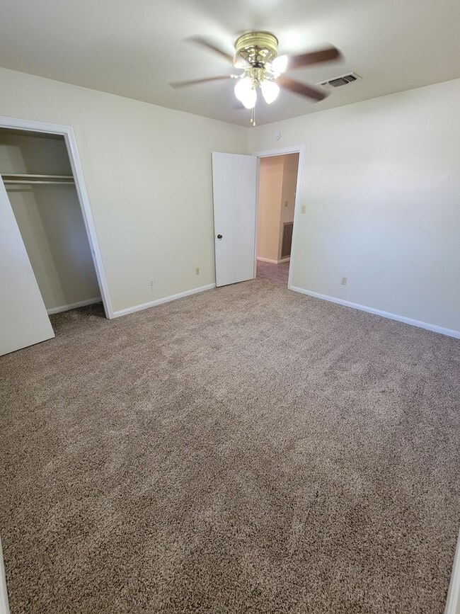 Building Photo - Bryan - 4 Bedroom - 2 bath - 2 story House with attached garage