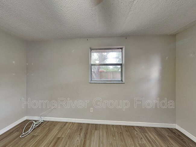Building Photo - 1207 E 108th Ave