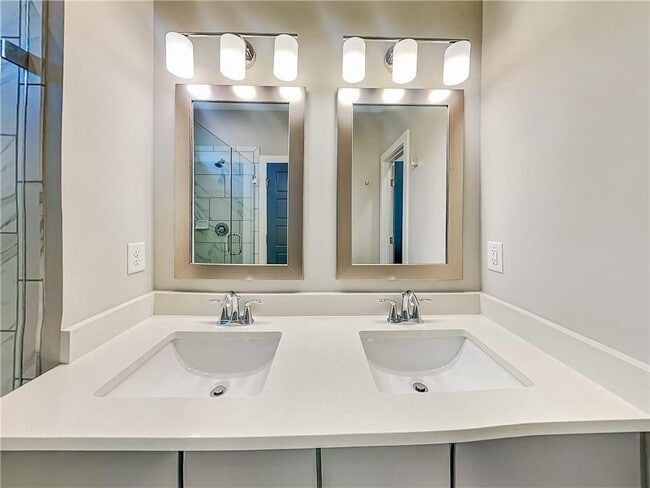 Building Photo - 2038 Rockledge Rd NE