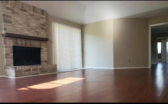Building Photo - 13611 White Cliff Dr