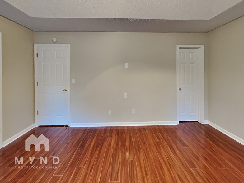 Building Photo - 301 Lacebark Ln