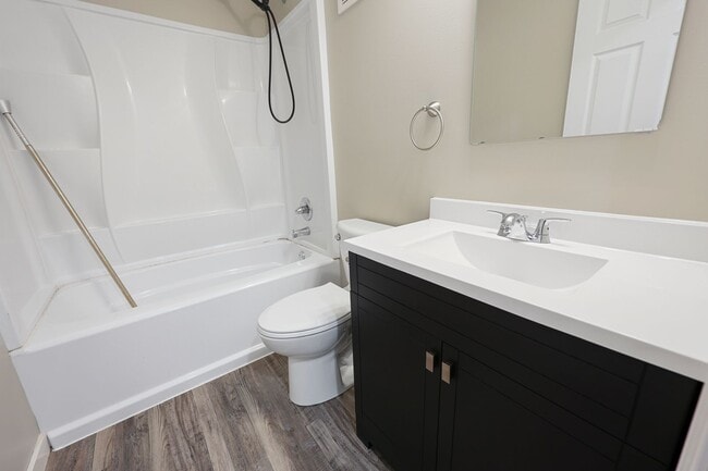 Building Photo - 4 Bedroom House for Rent