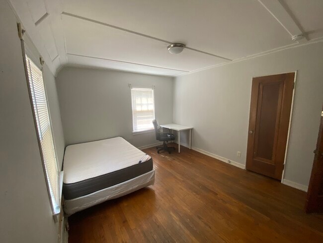 upper bedroom - 1033 Ackerman Ave