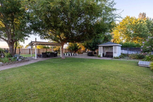 Building Photo - 1989 Claimstake Ct