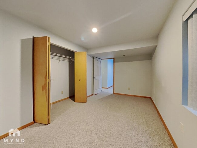 Building Photo - 6065 Fescue Dr