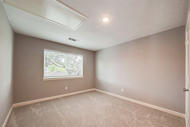 Building Photo - 1623 Cherry Ridge Dr