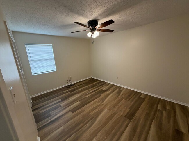 Building Photo - 12 Southland Ct