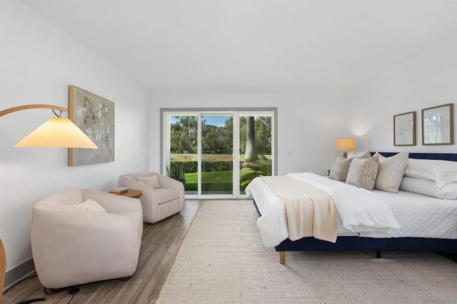 Building Photo - STUNNING HOME WITH GOLF COURSE VIEW IN WHI...