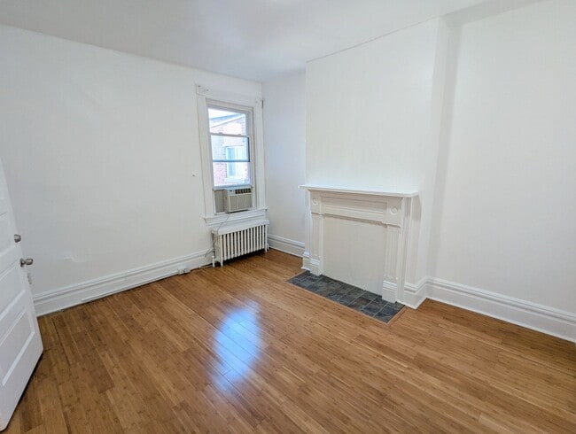 Building Photo - 4 Bedroom 1 Bathroom Single Family Home in...