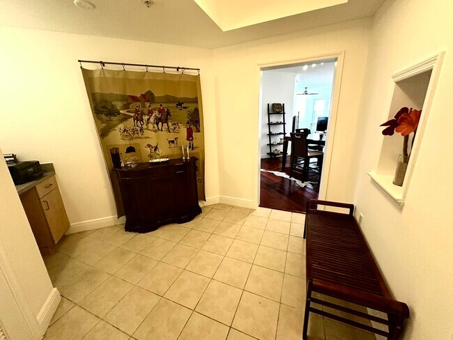 Building Photo - 533 NE 3rd Ave