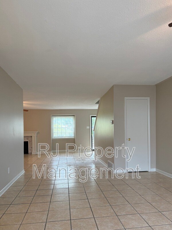 Building Photo - 3400 Lord Dunmore Cove