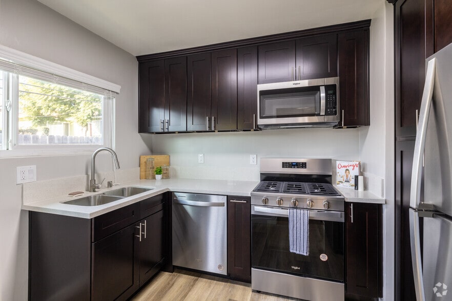 Primary Photo - Ladera Townhouse