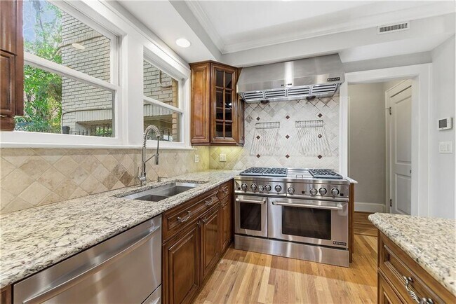 Building Photo - 685 E Morningside Dr NE