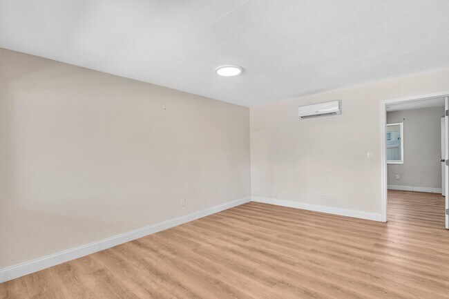 Building Photo - 800 Moffett St