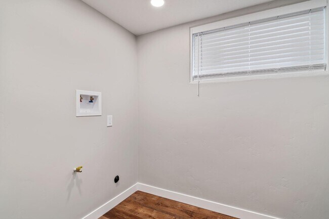 Building Photo - 1159 300 W