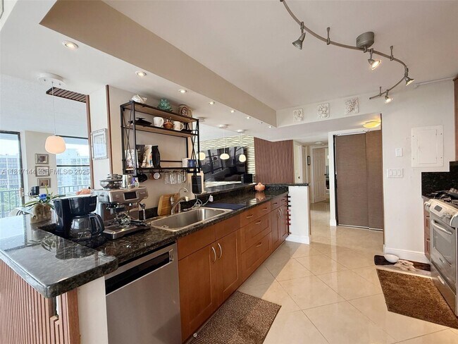 Building Photo - 800 Parkview Dr