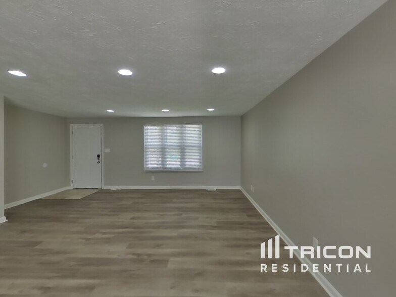 Building Photo - 1327 Dogwood Ct