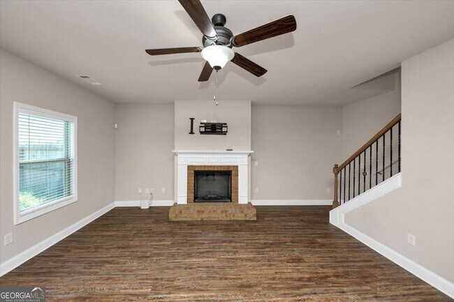 Building Photo - 2375 Walker Dr