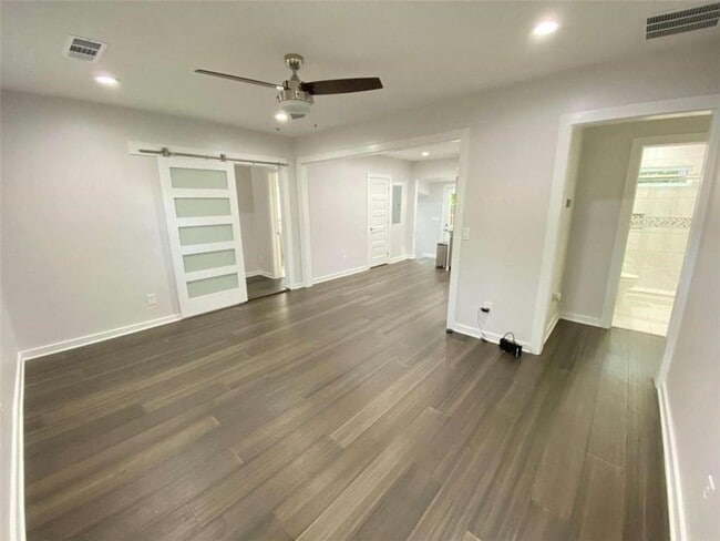 Building Photo - 1127 Dobbs Dr SE