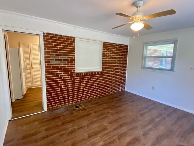 Building Photo - Charming 3Bedroom/2Bathroom Detached Home ...