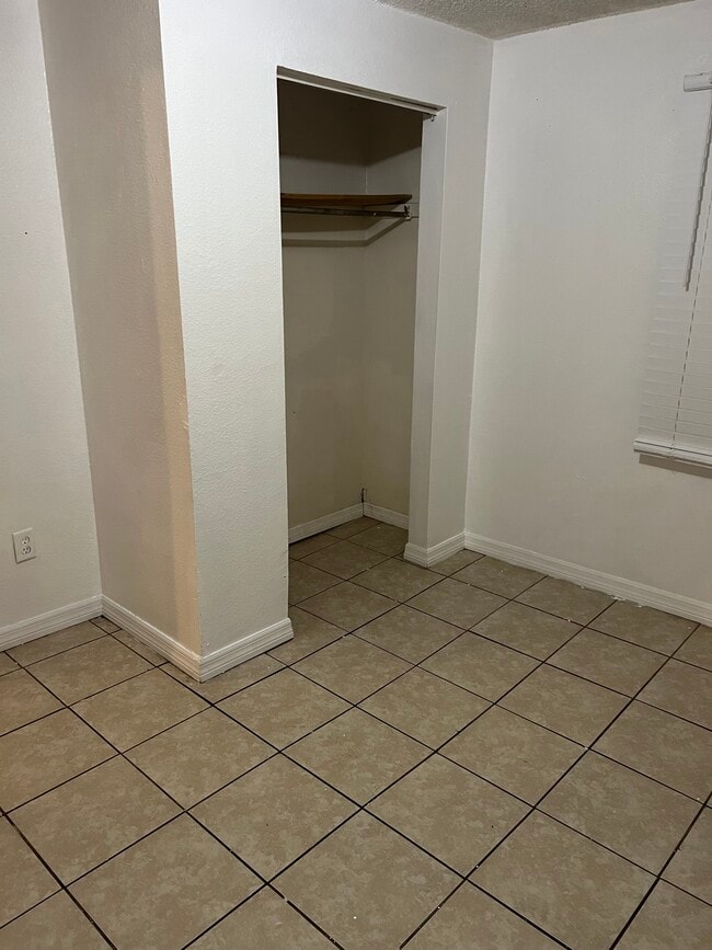 Building Photo - 470 S East Ave