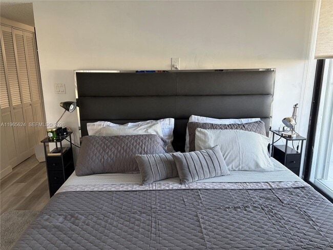 Building Photo - 20355 NE 34th Ct