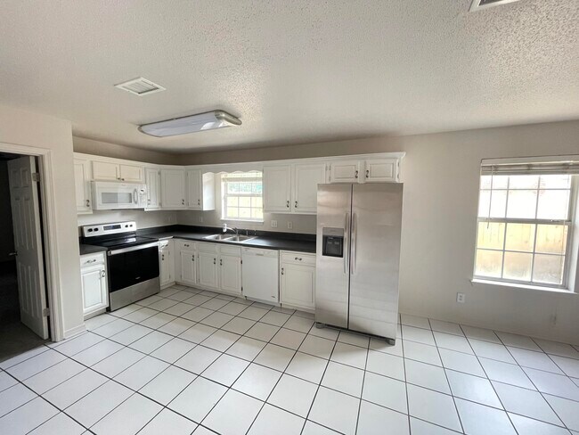 Building Photo - 2212 Peachwood Ct