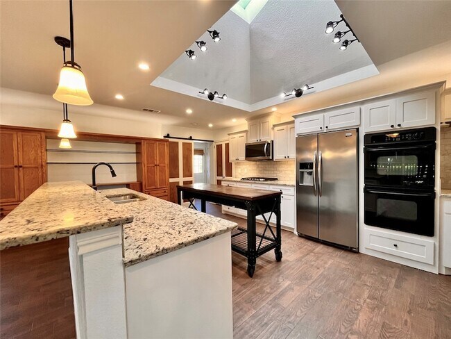 Building Photo - 15621 Terrace Lawn Cir