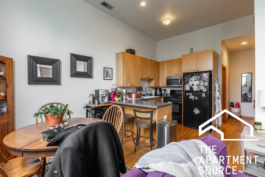 Building Photo - 1446 N Leavitt St