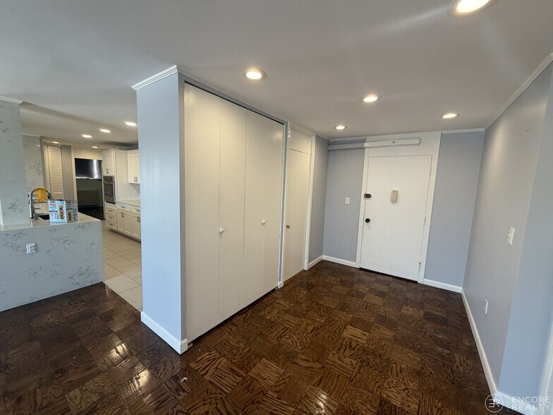 Building Photo - 80 Monmouth St