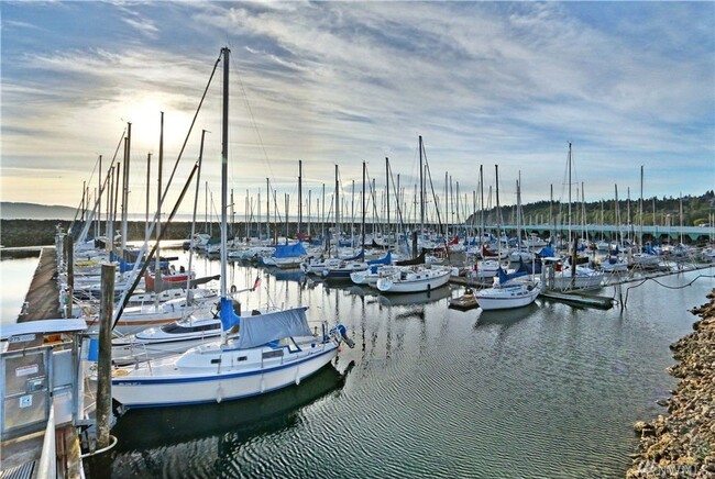Building Photo - MARINER MANOR IS A PEACEFUL SOUND VIEW CONDO