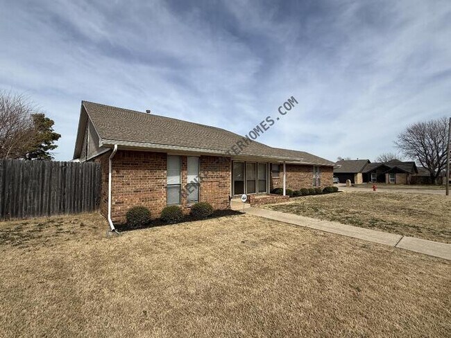 Building Photo - 10101 Carnie Cir