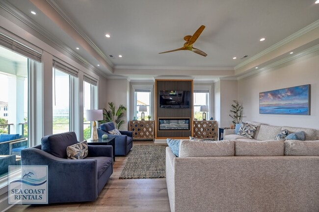 Building Photo - OFF-SEASON MONTHLY RENTAL - IT'S A BIG DILL!!