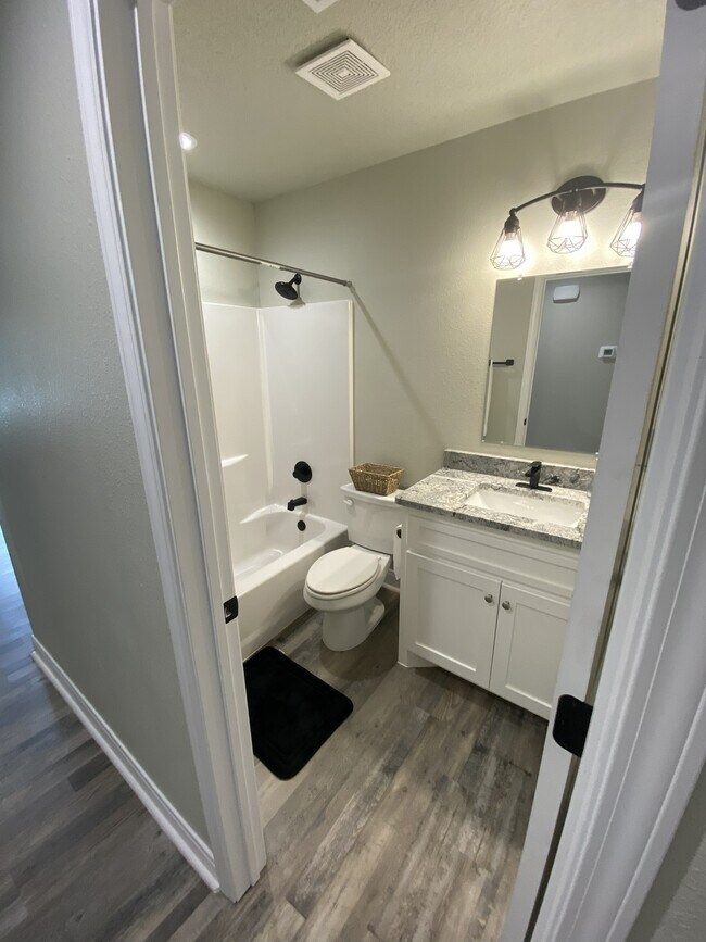 Building Photo - 237 Martin Ave