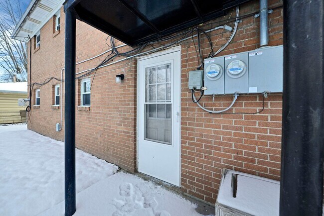 Building Photo - 2 Bedroom Affordable Housing Apartment