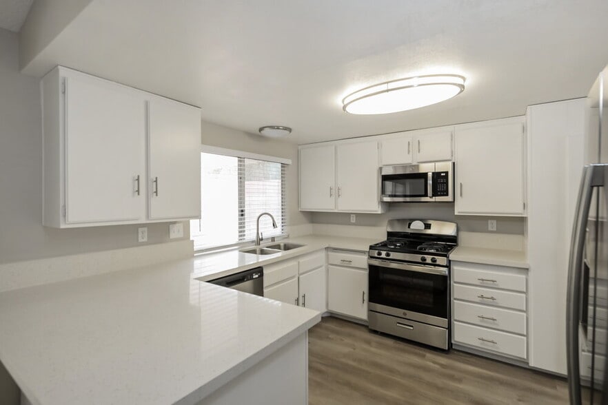 Building Photo - 212 Appian Way