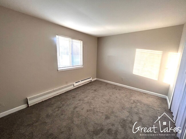 Building Photo - $200 OFF FIRST MONTH'S RENT - Lovely 3 Bed...