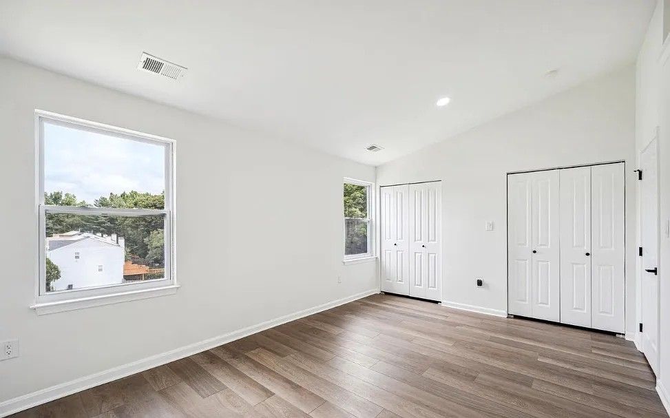 Building Photo - 10611 Campus Way S