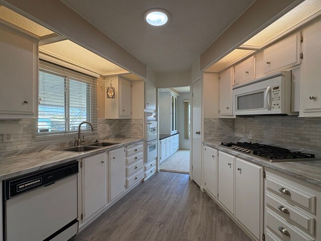 Building Photo - Spacious 2BR/2BA Home for Rent in San Marc...