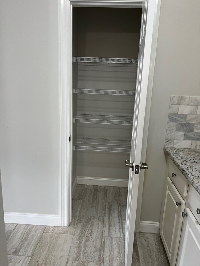 Building Photo - 1945 Tara Ct