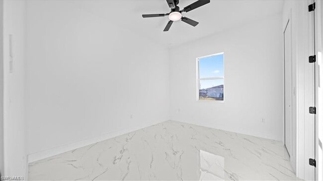 Building Photo - 1009 NE 15th Ln