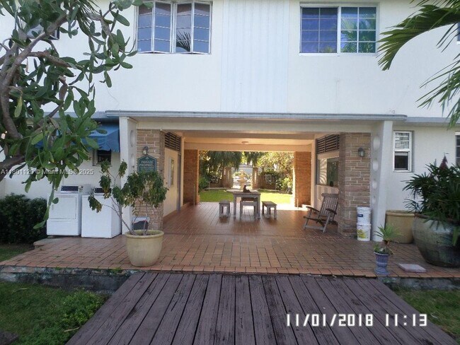 Building Photo - 2131 Calais Dr