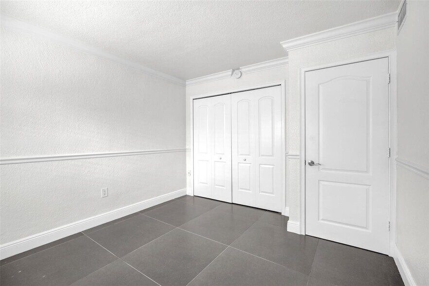 Building Photo - 3245 Virginia St